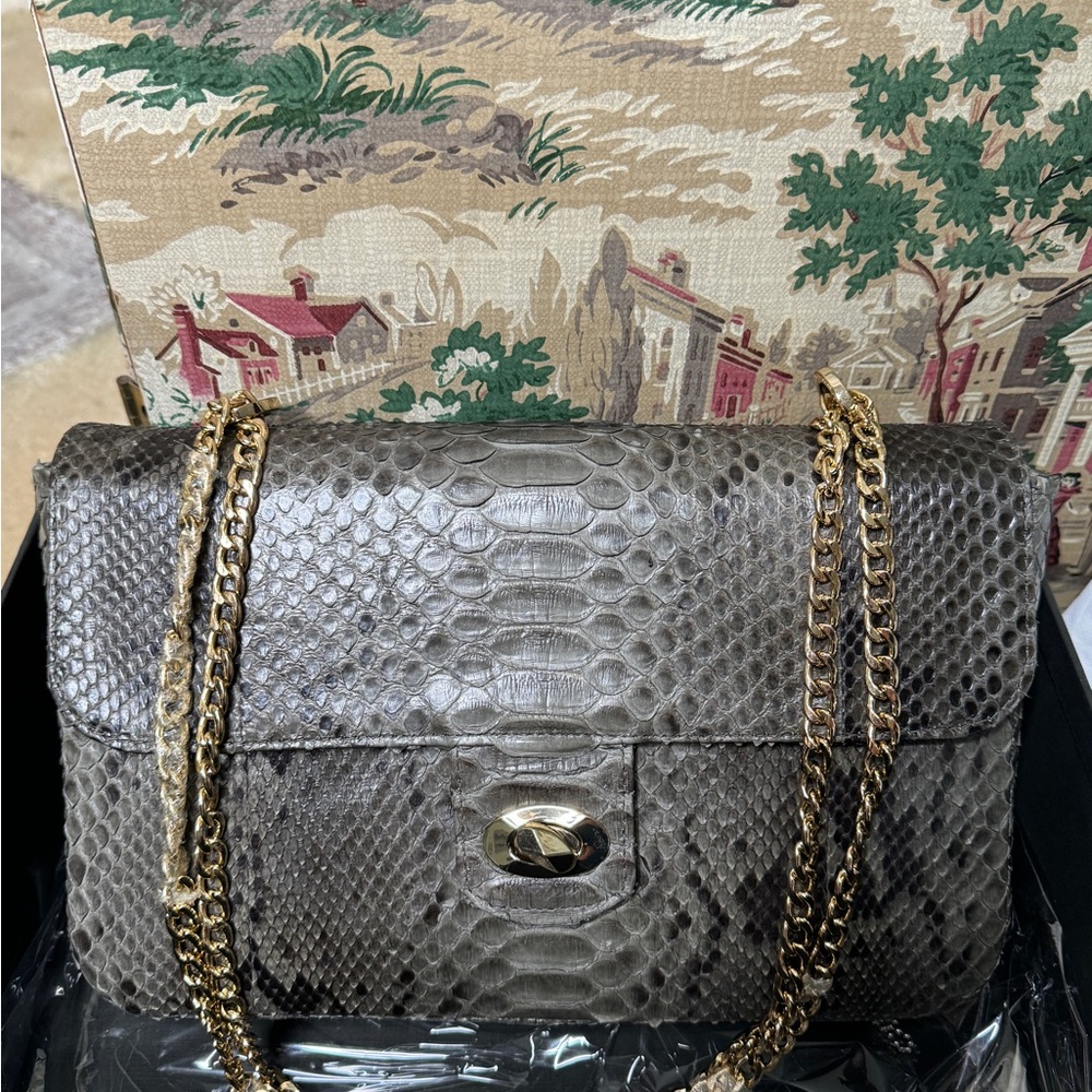 Like New The Pelle Python Collection Essential Cr… - image 4
